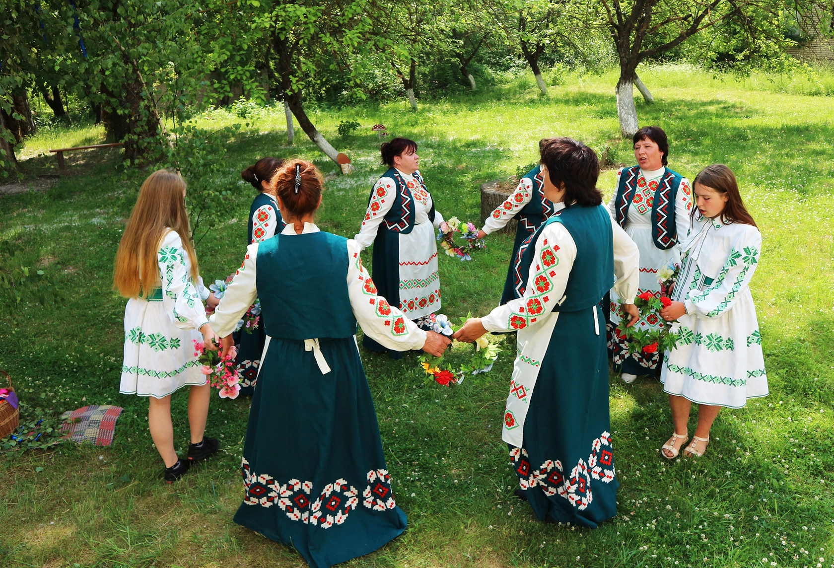 Заплетание березы» в Лобковичах